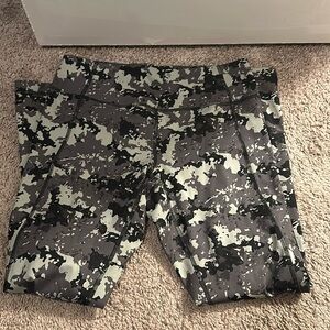 511 leggings multi cam never worn